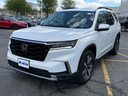 Used 2024 Honda Pilot Touring image 8
