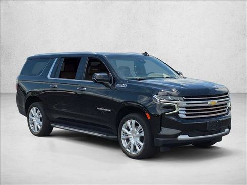 Used 2024 Chevrolet Suburban High Country w/ Advanced Technology Package AWD/4WD image 3