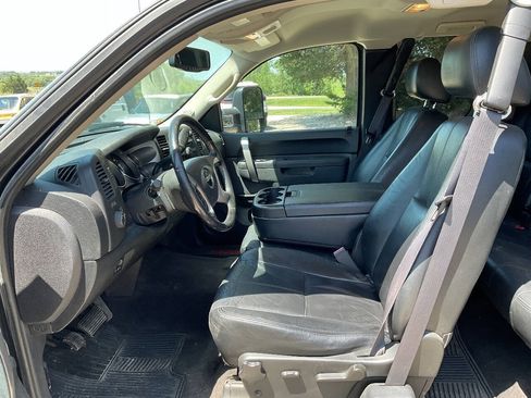 Used 2011 GMC Sierra 2500 SLE w/ SLE Preferred Package AWD/4WD image 12