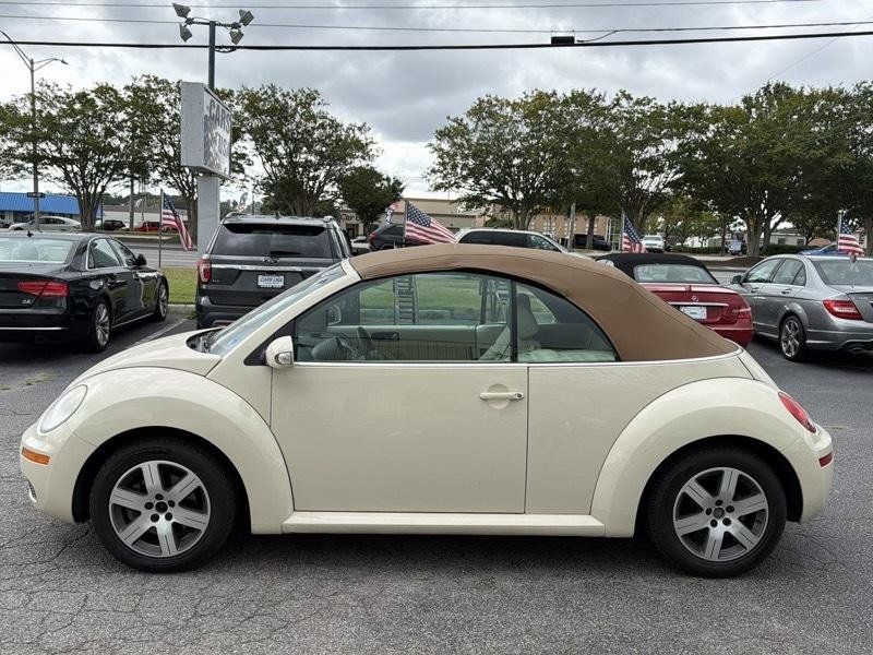 Used 2006 Volkswagen Beetle Convertible w/ Package 1 FWD image 5