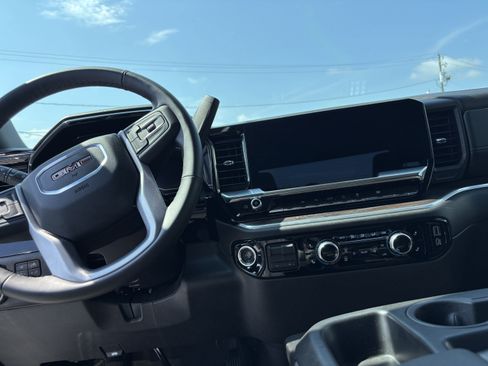 Used 2025 GMC Sierra 1500 SLT RWD image 9