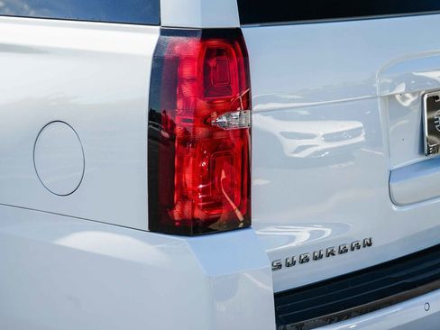 Used 2020 Chevrolet Suburban LT image 11