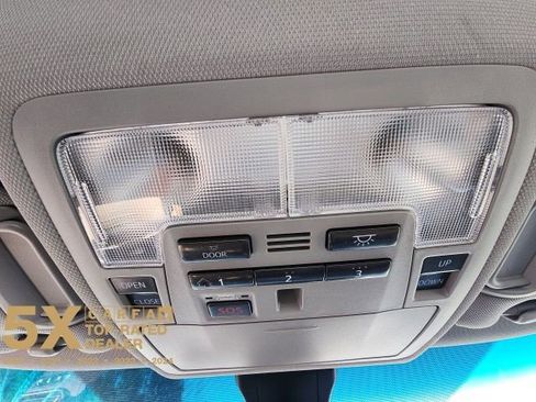 Used 2015 Toyota Camry XLE w/ Moonroof Package image 28