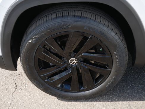 Certified 2023 Volkswagen Atlas Cross Sport SE w/ Black Wheel Package AWD/4WD image 15