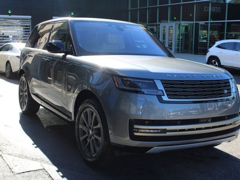 Used 2023 Land Rover Range Rover SE image 4