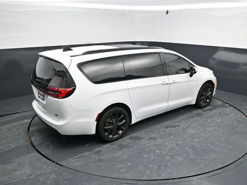 Used 2023 Chrysler Pacifica Touring-L w/ S Appearance Package image 46
