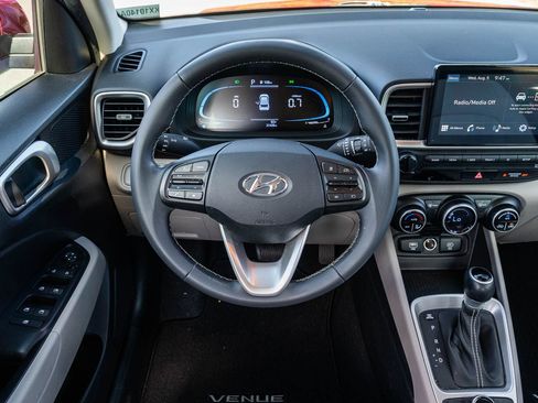 Used 2024 Hyundai Venue SEL FWD image 22