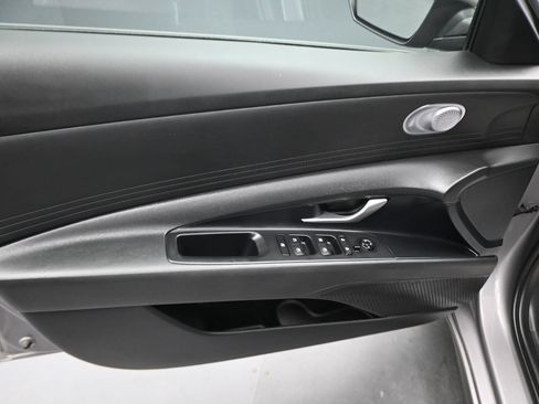 Used 2024 Hyundai Elantra SEL FWD image 14
