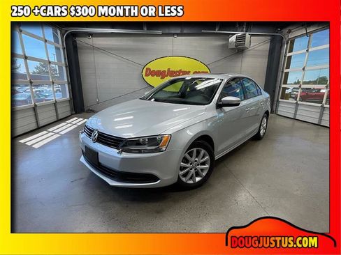 Used 2011 Volkswagen Jetta SE FWD image 1