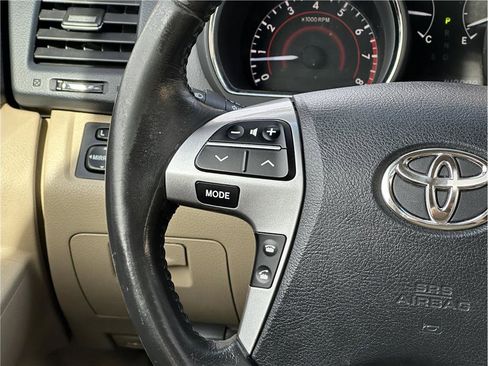 Used 2013 Toyota Highlander SE image 24