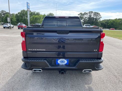Used 2024 Chevrolet Silverado 1500 LT Trail Boss w/ Convenience Package II AWD/4WD image 4