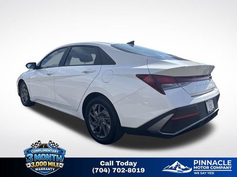 Used 2024 Hyundai Elantra SEL FWD image 6