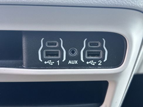 Certified 2024 Chrysler Pacifica Touring-L FWD image 41