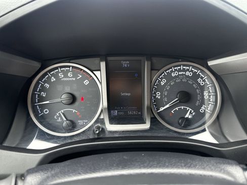 Used 2017 Toyota Tacoma SR5 w/ Tow Package AWD/4WD image 17