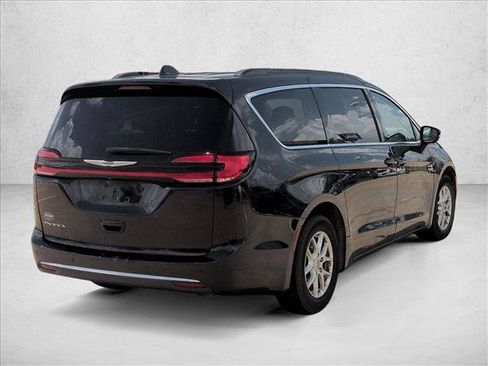 Used 2022 Chrysler Pacifica Touring-L FWD image 5