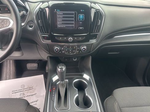 Used 2018 Chevrolet Traverse LT image 17