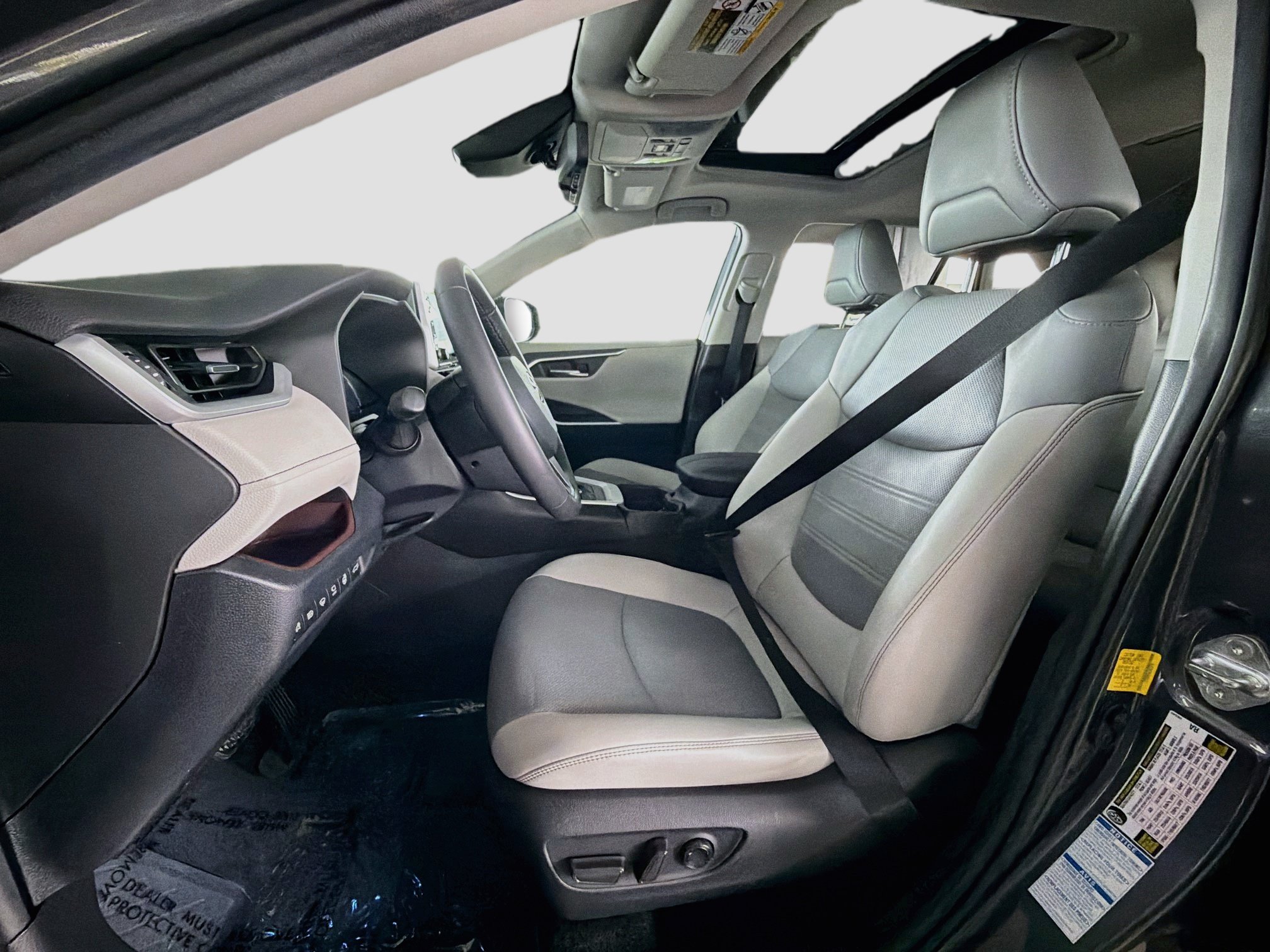 Used 2020 Toyota RAV4 Limited AWD/4WD image 13