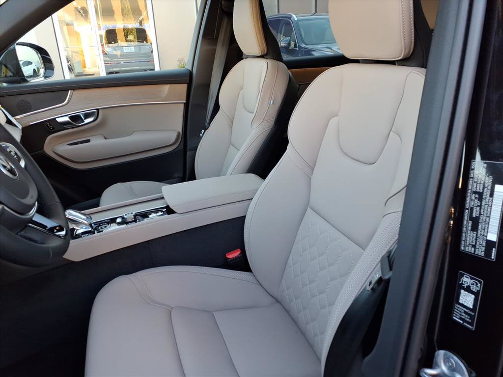 New 2026 Volvo XC90 T8 Plus w/ Protection Package Premier AWD/4WD image 17