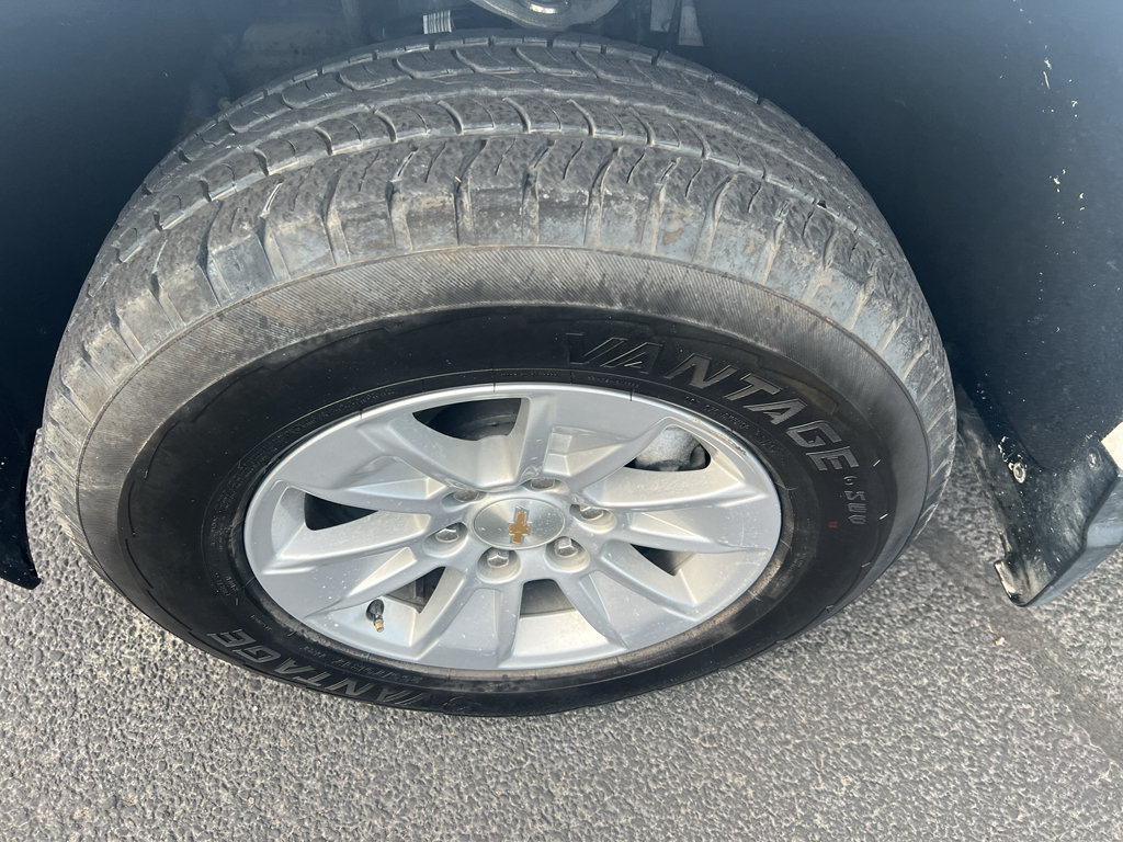 Used 2025 Chevrolet Silverado 1500 LT AWD/4WD image 7