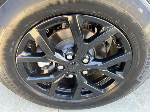 Certified 2025 Jeep Grand Cherokee Altitude AWD/4WD image 7