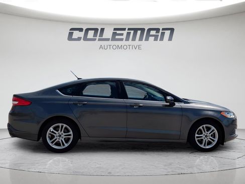 Used 2018 Ford Fusion SE w/ Fusion SE Technology Package FWD image 6