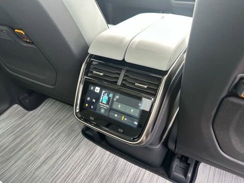 Used 2022 Rivian R1T Adventure image 31