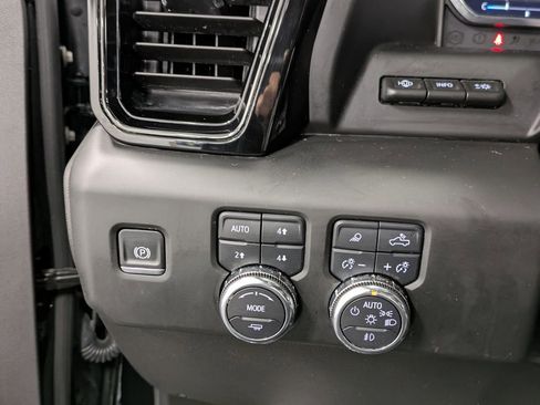 Used 2025 GMC Sierra 2500 AT4 w/ Technology Package image 20