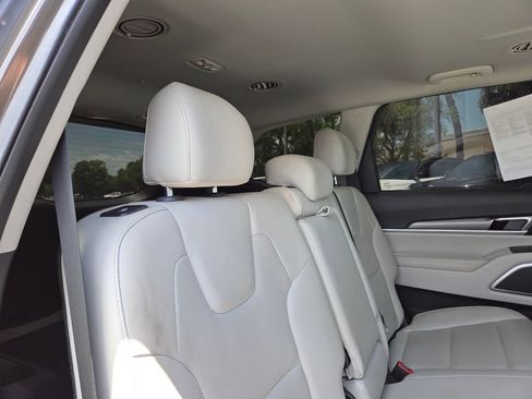 Used 2020 Kia Telluride S w/ S 8 Passenger Seating Package FWD image 19