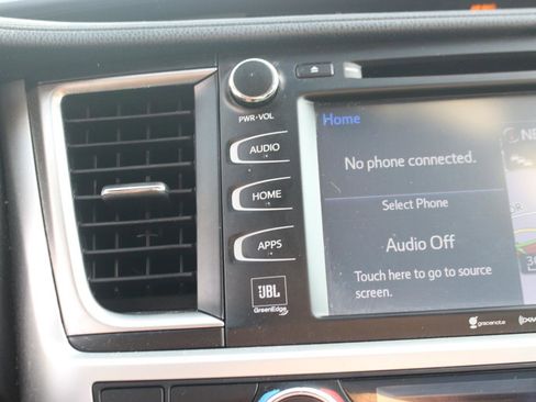 Used 2016 Toyota Highlander Limited image 25