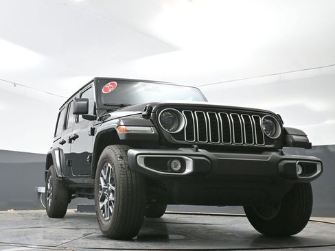 Used 2025 Jeep Wrangler Unlimited Sahara AWD/4WD image 49