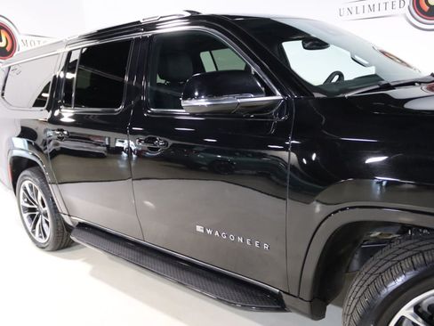 Used 2023 Jeep Wagoneer L Series II w/ Premium Group I AWD/4WD image 8