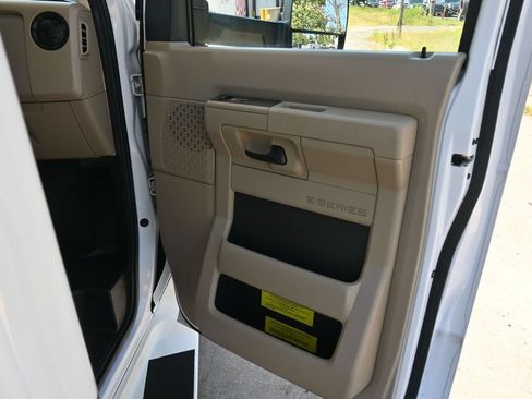 Used 2017 Ford E-450 and Econoline 450 Super Duty w/ Motorhome Prep Package RWD image 17