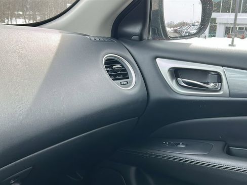 Used 2019 Nissan Pathfinder SL image 20