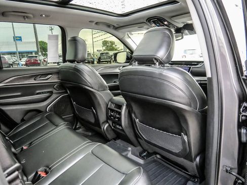 Used 2022 Jeep Grand Cherokee Limited AWD/4WD image 23