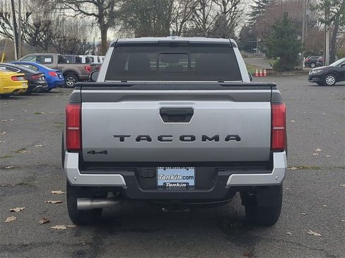 Used 2024 Toyota Tacoma TRD Off-Road image 4