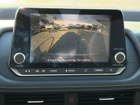 Used 2023 Nissan Rogue SV FWD image 27