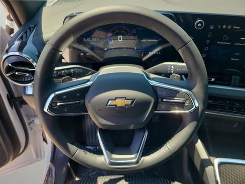 New 2026 Chevrolet Equinox LT w/ Safety and Technology Package FWD image 21