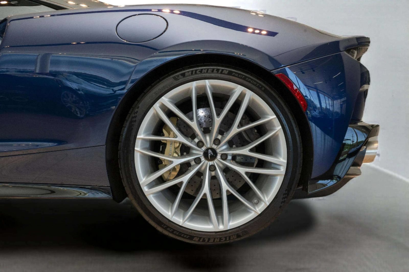 Used 2023 McLaren GT RWD image 9