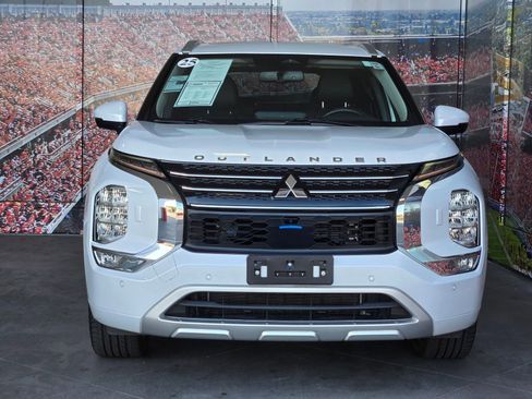 Used 2025 Mitsubishi Outlander 4WD Plug-In Hybrid image 3
