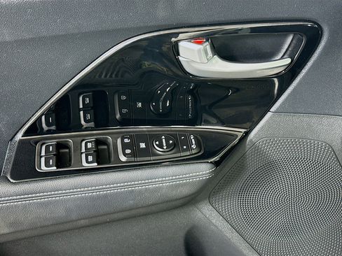 Used 2022 Kia Niro EX image 15