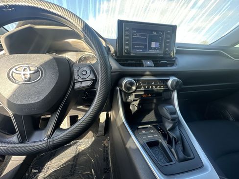 Used 2020 Toyota RAV4 LE image 24