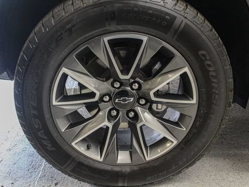 Used 2023 Chevrolet Tahoe Z71 w/ Luxury Package AWD/4WD image 11