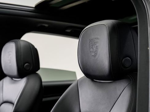 Certified 2024 Porsche Cayenne AWD/4WD image 10