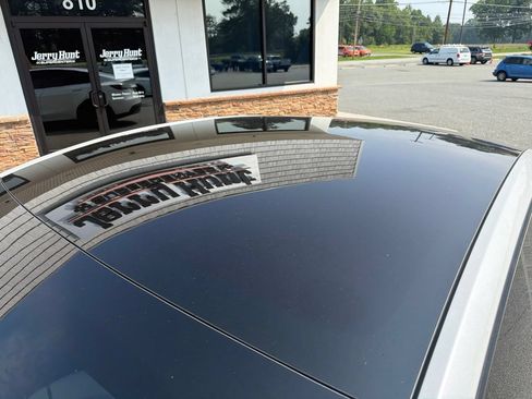 Used 2023 Tesla Model Y Performance AWD/4WD image 11