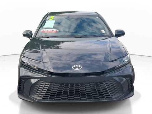 Used 2025 Toyota Camry SE image 2