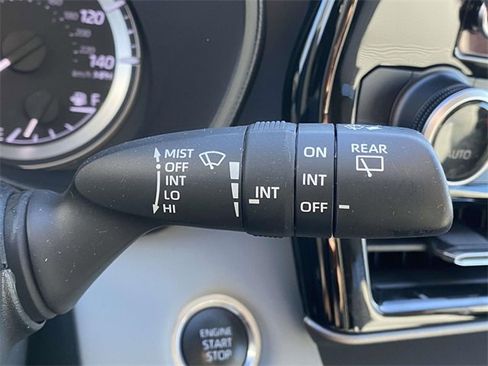 Used 2024 Toyota Highlander LE image 23