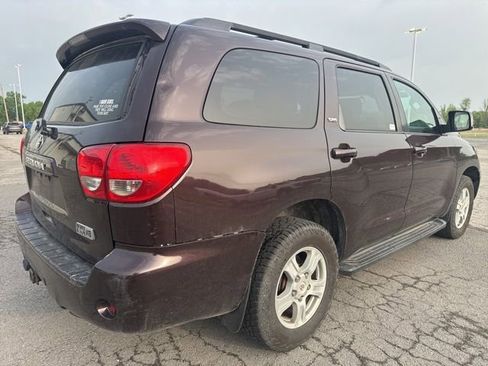 Used 2015 Toyota Sequoia SR5 RWD image 2