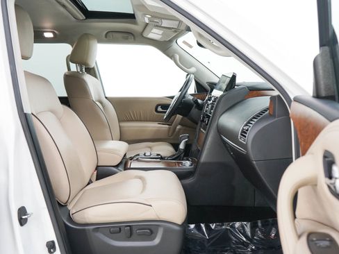 Used 2023 Nissan Armada SL w/ Captain's Chairs Package AWD/4WD image 12