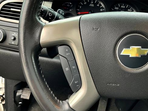 Used 2013 Chevrolet Suburban LT image 16