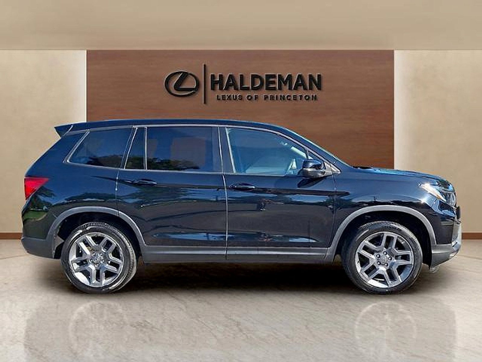 Used 2022 Honda Passport EX-L image 7